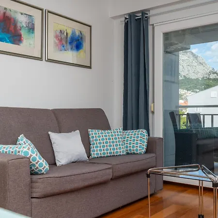 Mlinarevic - Beachfront Apartment * Makarska
