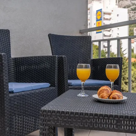 Mlinarevic - Beachfront Apartment