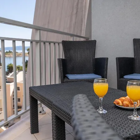 Mlinarevic - Beachfront Apartment Apartment