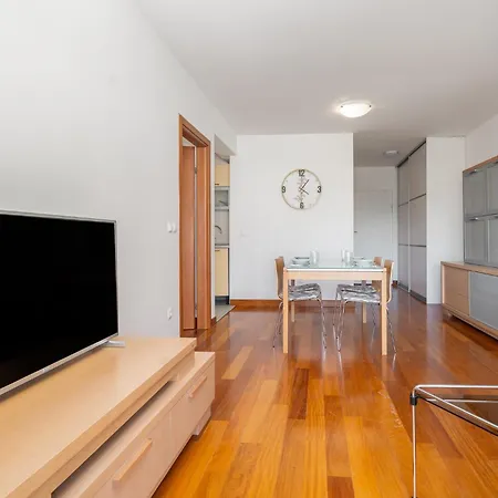Apartment Mlinarevic - Beachfront Apartment Makarska