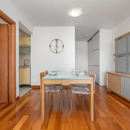 Mlinarevic - Beachfront Apartment *