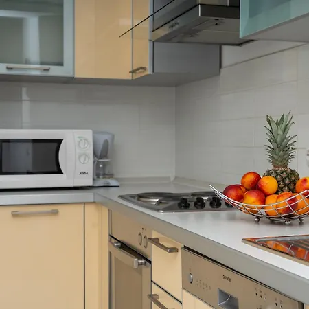Mlinarevic - Beachfront Apartment Makarska