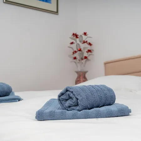 Mlinarevic - Beachfront Apartment Makarska