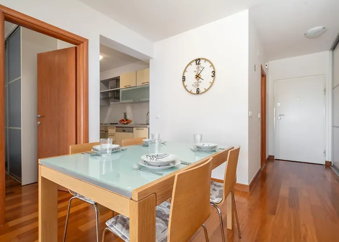 Beachfront Mlinarevic Apartment Makarska